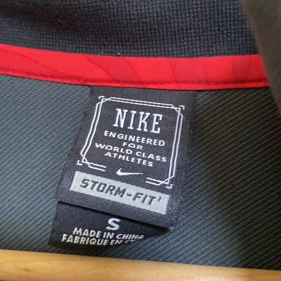 Nike storm fit front zipper black jacket with hood - Picture 7 of 8